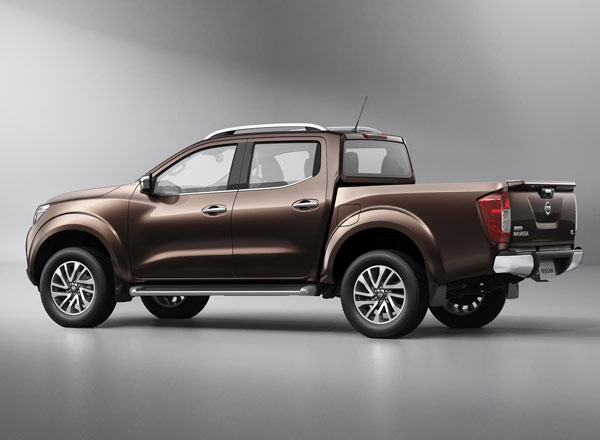 NISSAN NAVARA (2015)