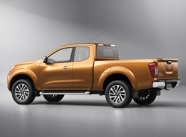 NISSAN NAVARA (2015)