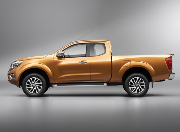 NISSAN NAVARA (2015)