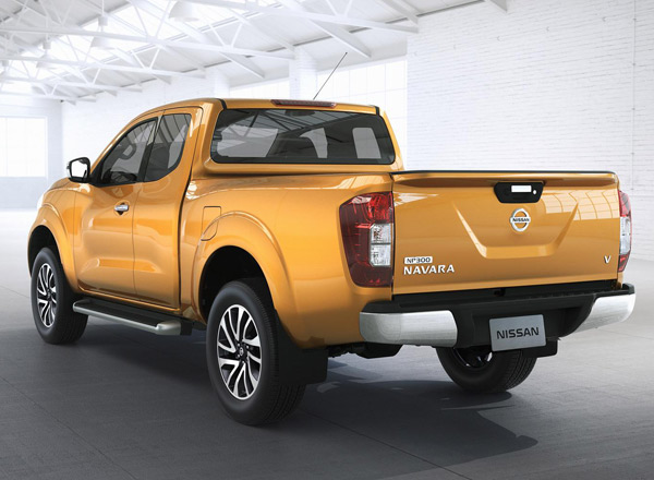 NISSAN NAVARA (2015)