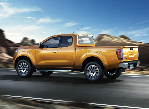 NISSAN NAVARA (2015)