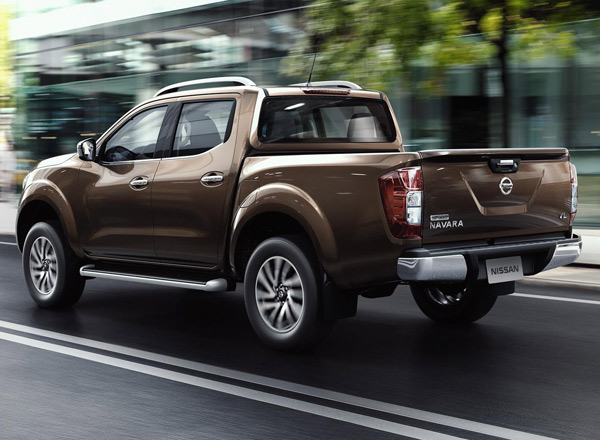 NISSAN NAVARA (2015)