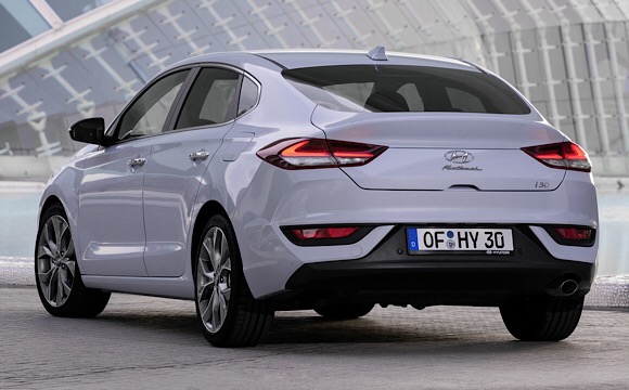 Hyundai i30 Fastback Avrupa yollarında... 