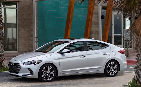 Hyundai Elantra IIHS'de Top Safety Pick Plus derecesini aldı 