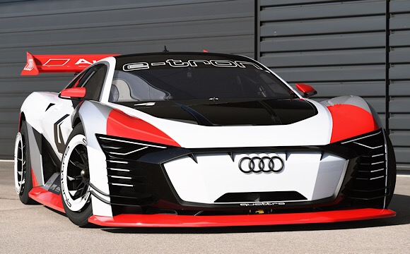Audi e-tron Vision Gran Turismo piste çıkıyor