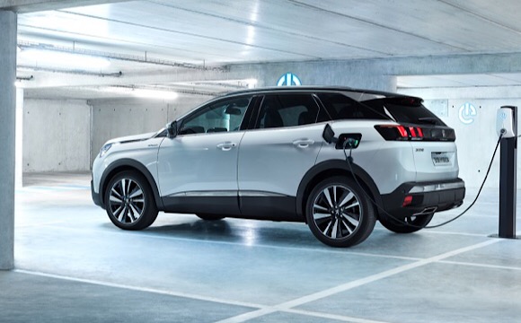 Peugeot yeni plug-in hibritlerini tanıtıyor