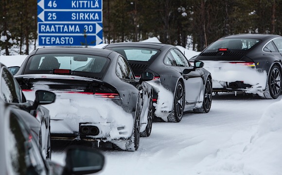 Yeni Porsche 911 dayanıklılık testlerinde...