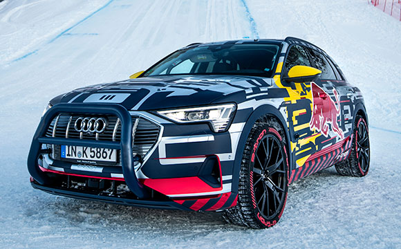 Audi e-tron'dan buz tırmanışı