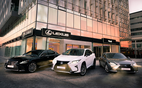 Lexus'un yeni showroom'u Ankara'da açıldı