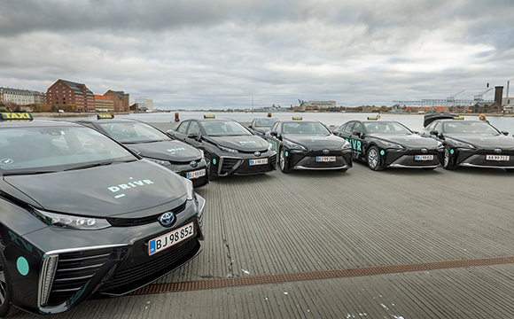 Hidrojen yakıtlı Mirai taksiler Kopenhag yollarında