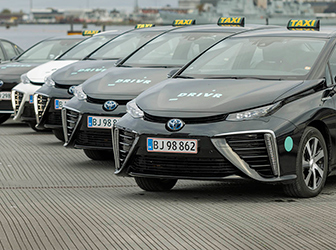 Hidrojen yakıtlı Mirai taksiler Kopenhag yollarında