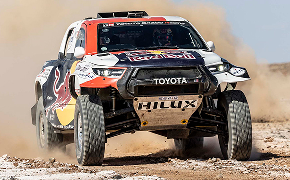 Yeni Toyota Hilux Dakar zaferinin peşinde...
