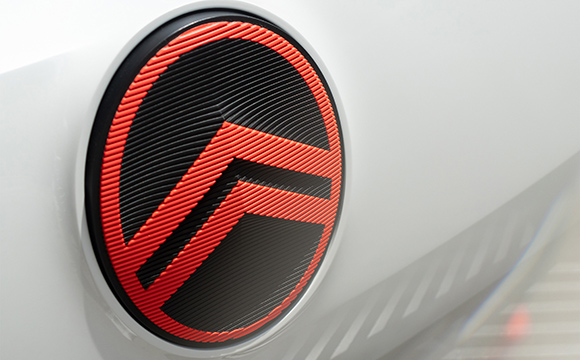 Citroen'in yeni marka kimliği ve logosu tanıtıldı