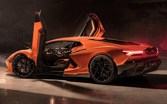 Lamborghini ilk HPEV modelini tanıttı