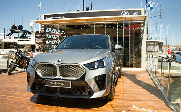 Yeni BMW iX2 Yalıkavak Marina'da sergileniyor
