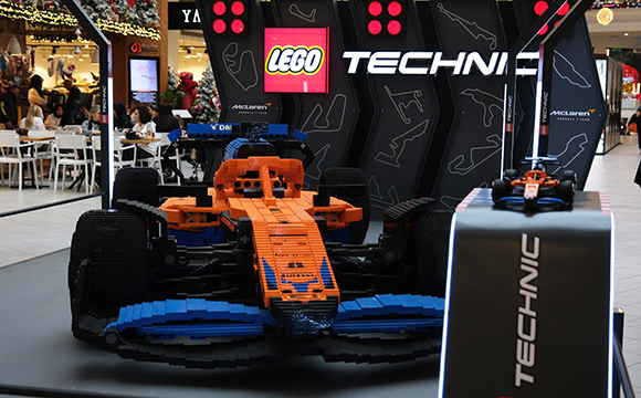 Gerçek boyutlu LEGO® Technic™ McLaren F1 aracı Türkiye'de