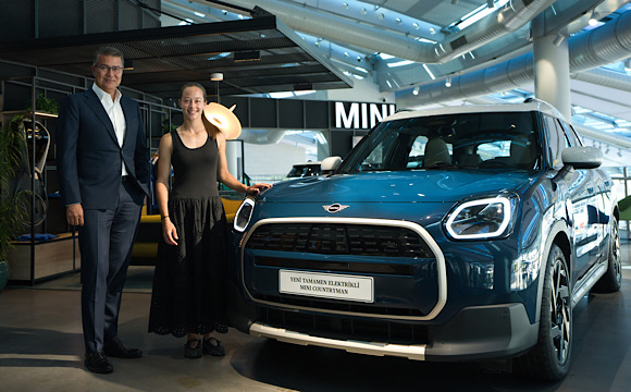 MINI, genç tenisçi Zeynep Sönmez ile işbirliği yaptı