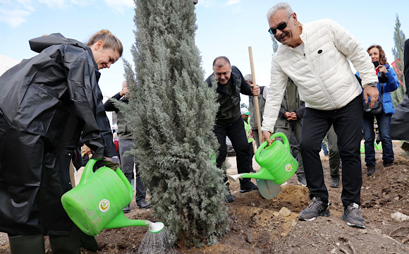 ALJ Türkiye, ağaçlandırma seferberliğinin ilk adımını İzmir’de attı