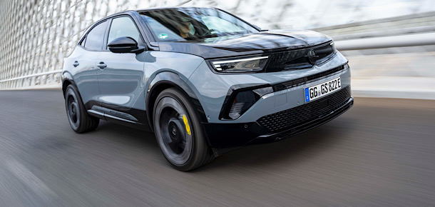 Opel'in performanslı elektriklisi Türkiye'de...