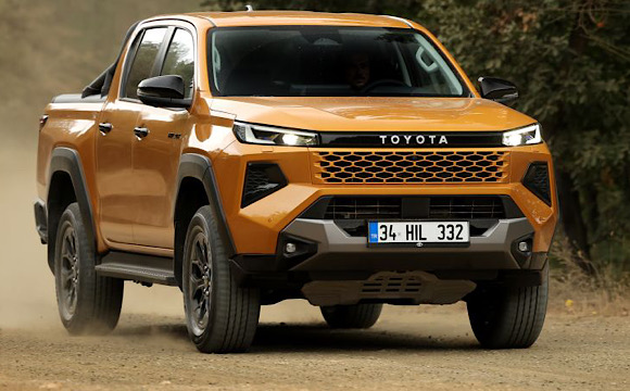Toyota, yeni Hilux'ı satışa sundu