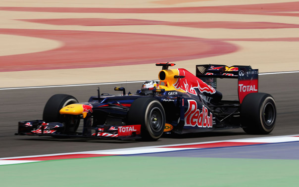 Vettel Bahreyn'de ilk sırada!