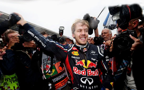 Ve Vettel üçüncü kez şampiyon!