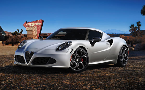 İspanya'da yılın spor otomobili Alfa 4C!