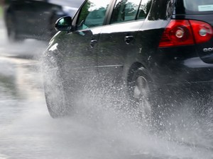 Yağışlı Havalarda Güvenli Sürüş