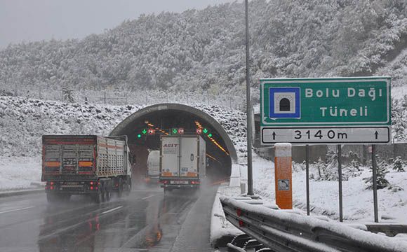 Kış lastiği olmayan araçlar Bolu'da trafiğe çıkamayacak