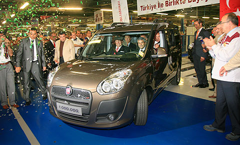 Fiat Doblo Cargo'ya 'Yılın Filo Vanı' ödülü