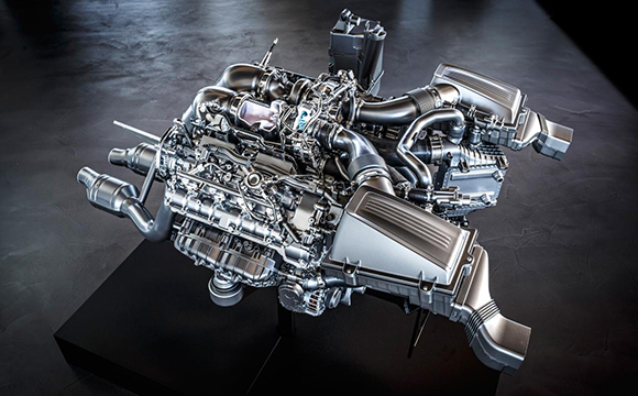 Mercedes AMG GT’ye çift turbolu 4-litre V8 motor…