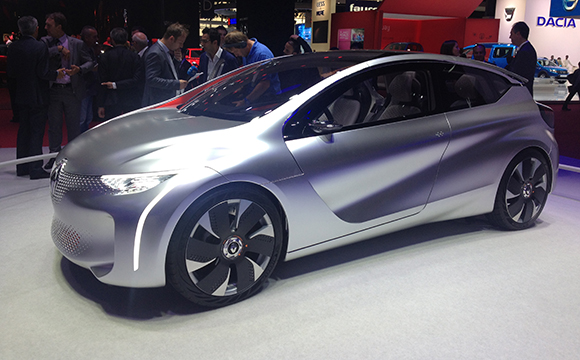 Renault’nun yakıt cimrisi hibrit konsepti Paris’te gösterildi