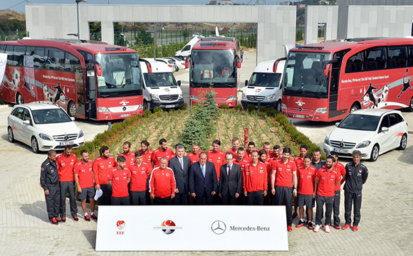 Mercedes-Benz Türk’ün TFF ve A Milli Futbol Takımı’na verdiği destek 2018 sonuna kadar uzatıldı