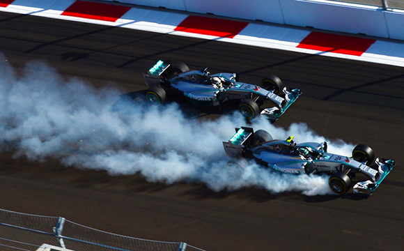 Rusya’daki ilk F1 yarışının galibi Lewis Hamilton oldu