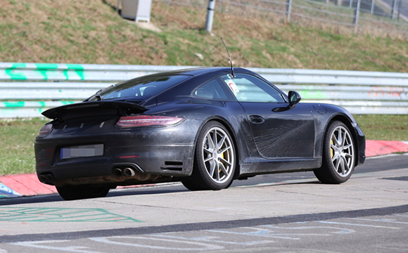 Makyajlı Porsche 911'e yeni turbo motorlar...
