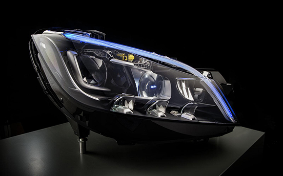 Mercedes-Benz yeni jenerasyon LED farlarını ortaya çıkardı