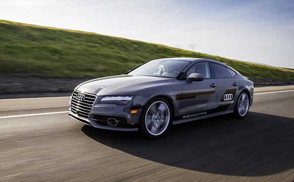 Sürücüsüz Audi, 900 km yol yaptı...