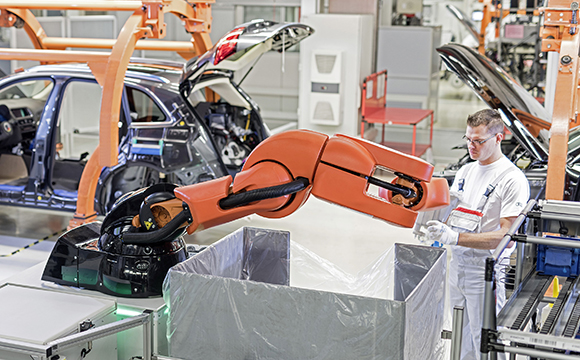 Audi üretiminde insan ve robot işbirliği...