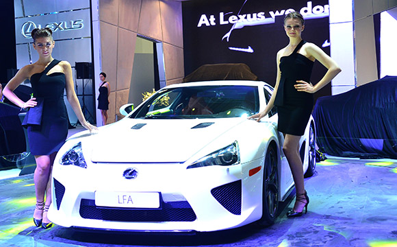 Lexus ilk siparişlerini Autoshow’da aldı...