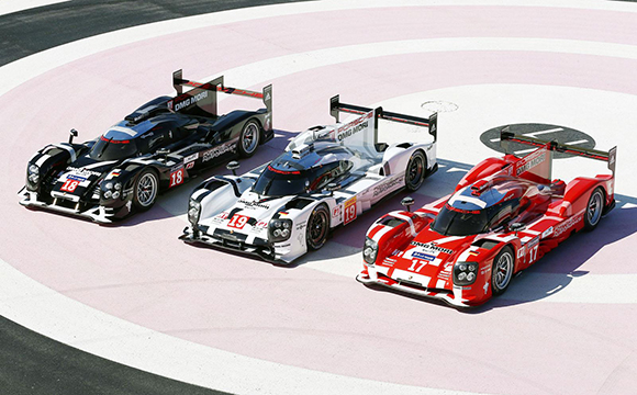 Porsche Le Mans kostümlerini gösterdi