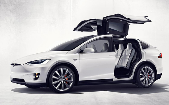 Tesla, Model X'in üzerindeki örtüyü kaldırdı