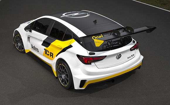 Opel, Astra TCR'nin üzerindeki örtüyü kaldırdı
