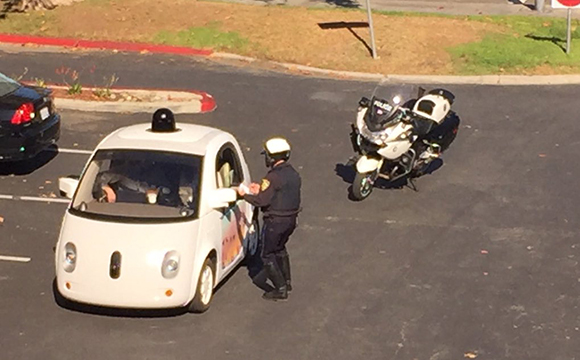 Polis Google’ın otonom aracını kenara çekti!