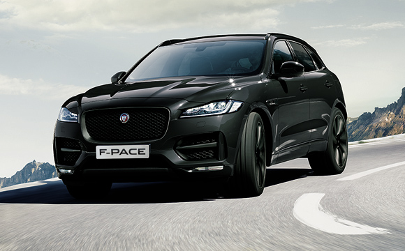 Jaguar F-Pace'in simsiyah bir versiyonu satışa sunuldu