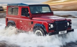 70. yıla özel V8 motorlu bir Defender