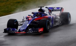Red Bull Toro Rosso Honda STR13 tanıtıldı