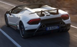 Huracan Performante üstünü açtı