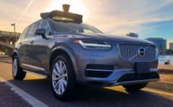 Uber'in sürücüsüz aracı yayaya çarptı!