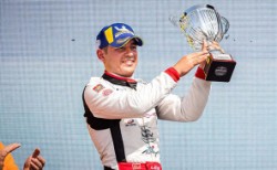 Ayhancan liderliğini korudu