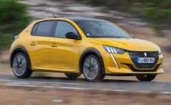 Yeni Peugeot 208 'Yılın Otomobili' seçildi